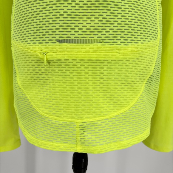 Under Armour Fluorescent Yellow Heat Gear Long Sleeve Thin Running Top, Large - Picture 7 of 16